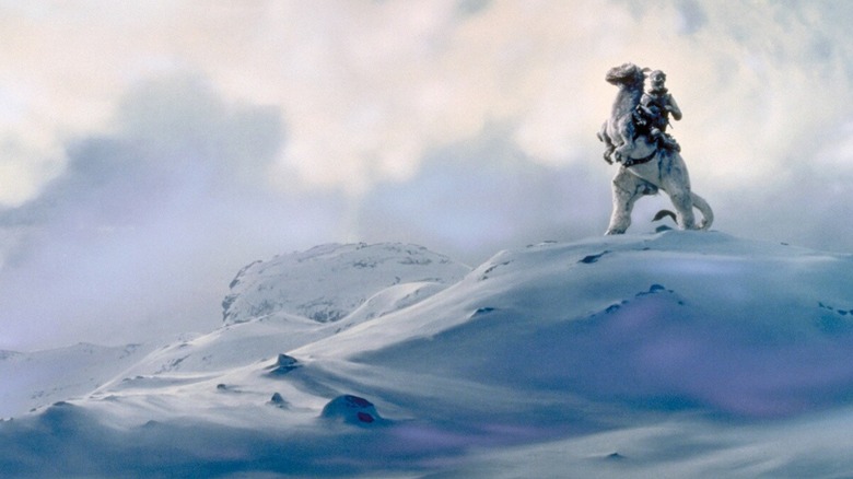 Un rebelle chevauchant un Tauntaun sur Hoth 