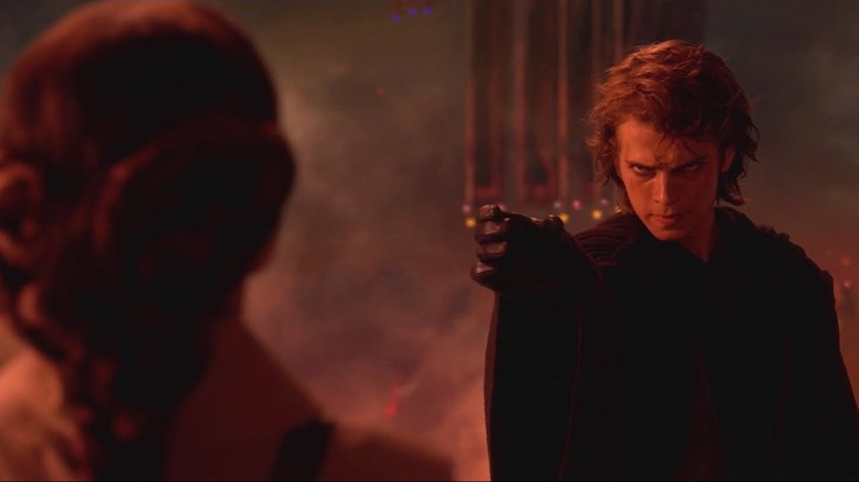 Anakin force Padme à étouffer Mustafar dans 