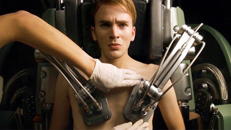 Steve Rogers sur le point de prendre le sérum de super soldat dans Captain America : The First Avenger (2011)