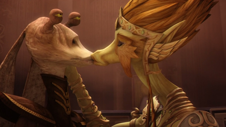 Jar Jar Binks et la reine Julia s'embrassant 