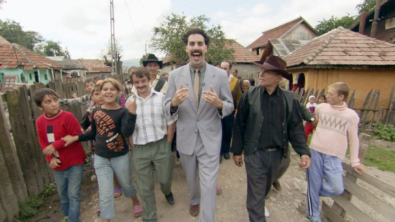 Borat avec ses voisins à Borat (2006)