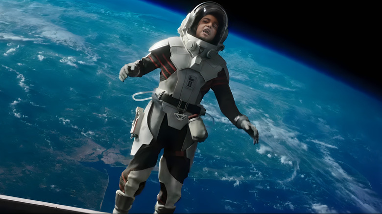 Kamala flottant dans l'espace