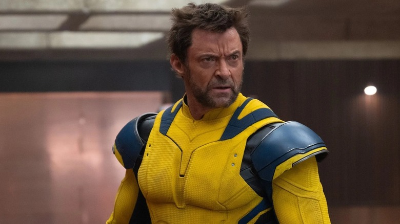 Wolverine a l'air confus dans un bureau de TVA dans Deadpool et Wolverine (2024)