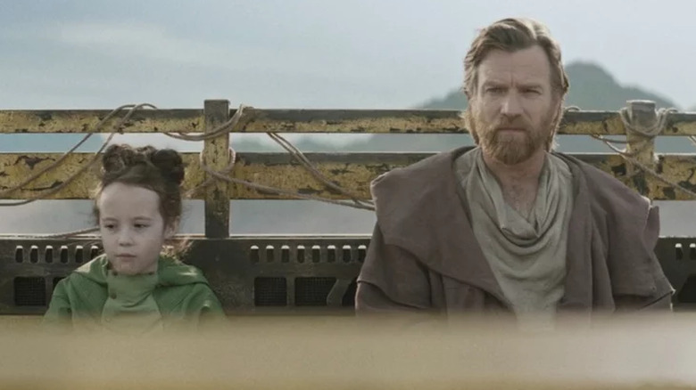 La princesse Leia et Obi-Wan Kenobi sont assis à l'arrière d'un véhicule dans Obi-Wan Kenobi (2022)