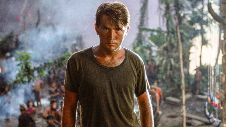 Le capitaine Willard se dirige vers le temple khmer dans
