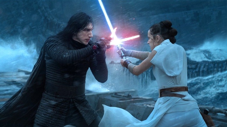 Kylo Ren et Rey se battent
