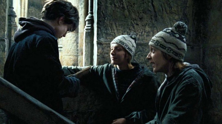 Fred et George donnent à Harry la carte du Maraudeur "Harry Potter et le prisonnier d'Azkaban"
