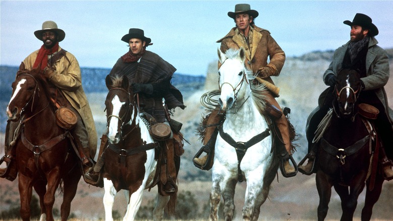 Mal, Jake, Paden et Emmett chevauchent à Silverado