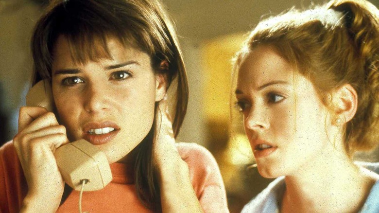 Les gens crient dans une salle de cinéma