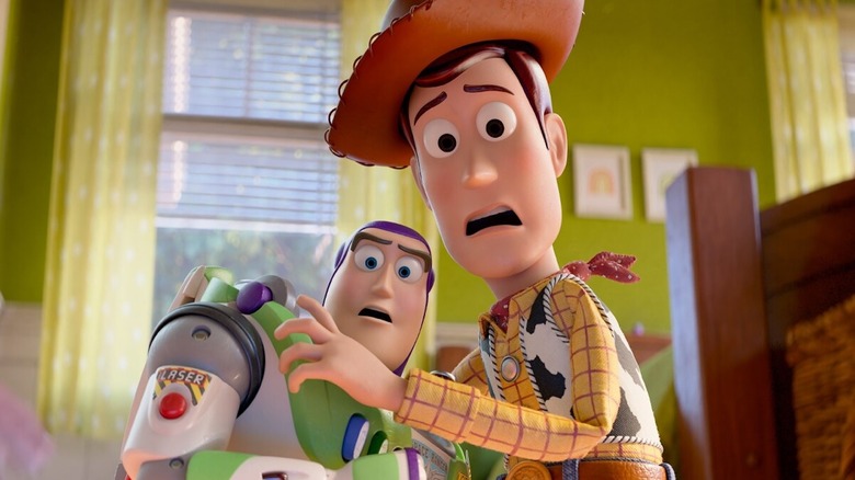 Buzz et Woody réagissent avec peur dans la chambre de Molly "Histoire de jouets 5" (2026)
