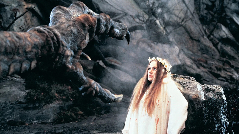 Vermithrax Péjoratif s'adressant à une jeune femme  