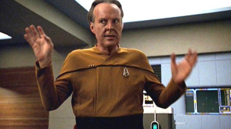 Barclay dans un futur uniforme alternatif dans Star Trek : Voyager (2001)