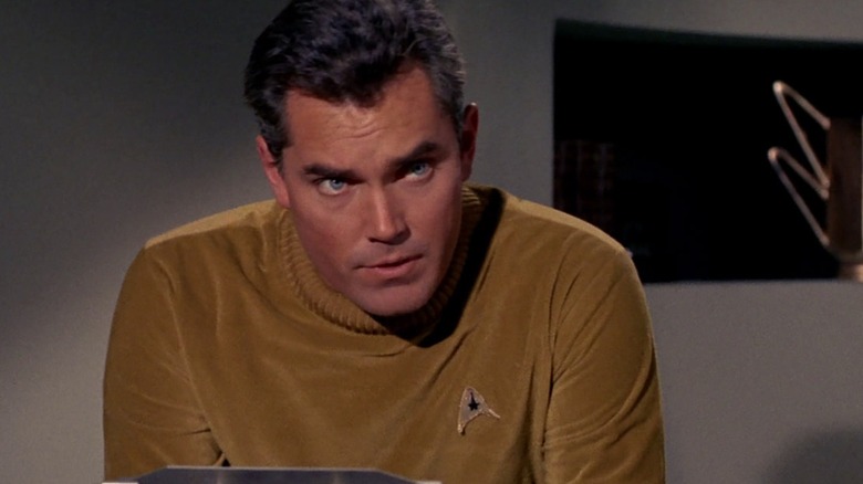 Christopher Pike dans Star Trek : la série originale, épisode La Cage (1966)