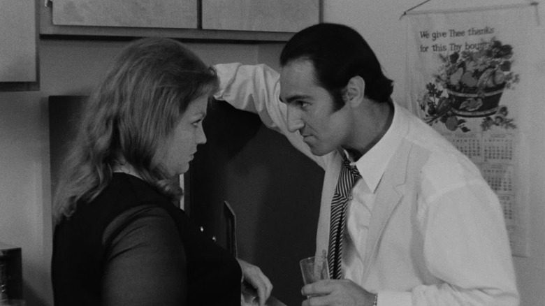 Ray et Martha se regardent 