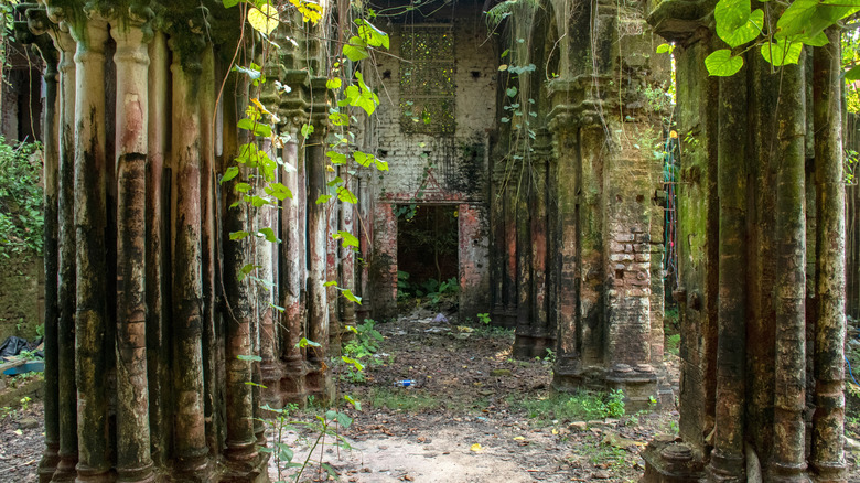 Les ruines d'un Bengali Zamindar Bari, ou Raj Bari, en Inde