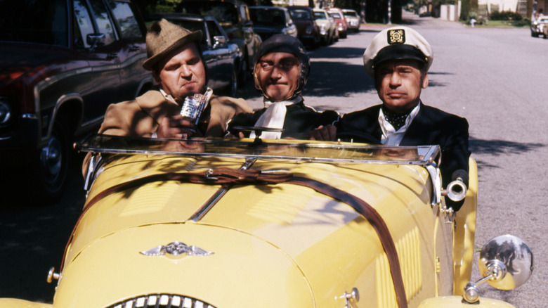 Dom, Marty et Mel dans une voiture jaune dans Silent Movie (1976)