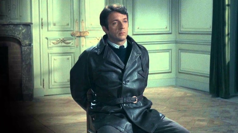Jean-François Jardie attaché à une chaise dans 
