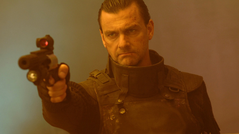 Le Punisher pointe son arme vers 