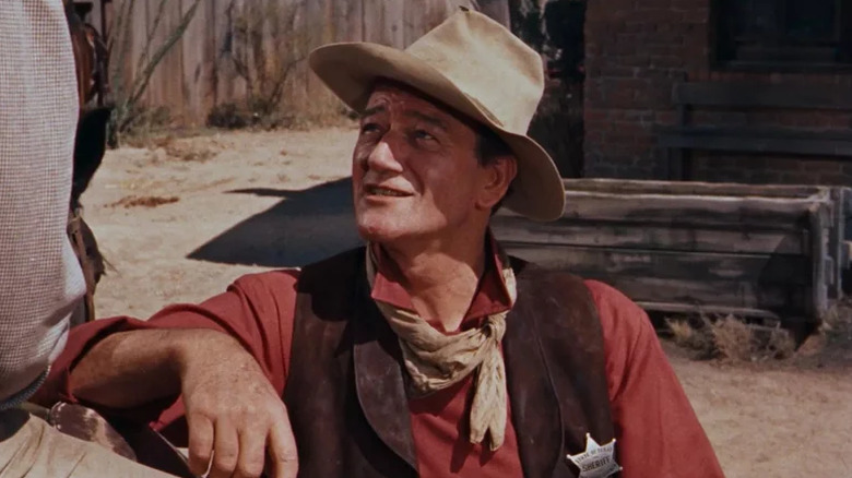Le shérif John T. Chance lève les yeux à Rio Bravo (1959)