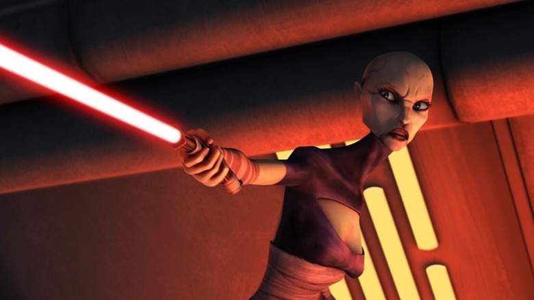 Asajj Ventress tenant un de ses sabres laser rouges 