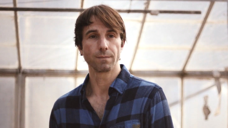 Charley Barrett dans Blackout (2023)