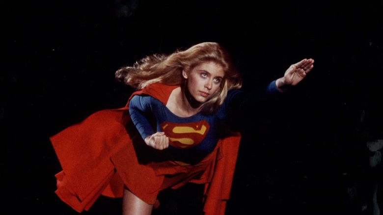 Supergirl s'éloigne pour sauver la situation 