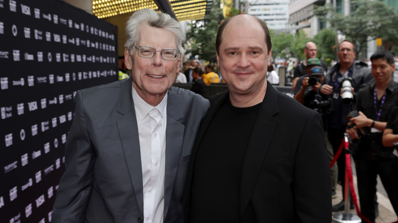 Stephen King et Mike Flanagan posent ensemble pour une photo