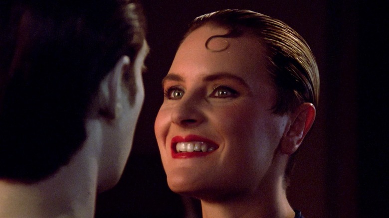 Tasha Yar souriant 