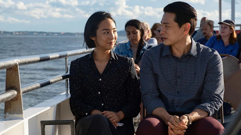 Nora et Hae Sung ensemble sur un ferry dans Past Lives