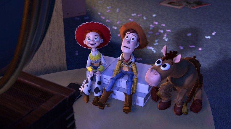 Jessie, Woody et Bullseye regardent un épisode de Woody's Round-Up dans "Histoire de jouets 2" (1999)