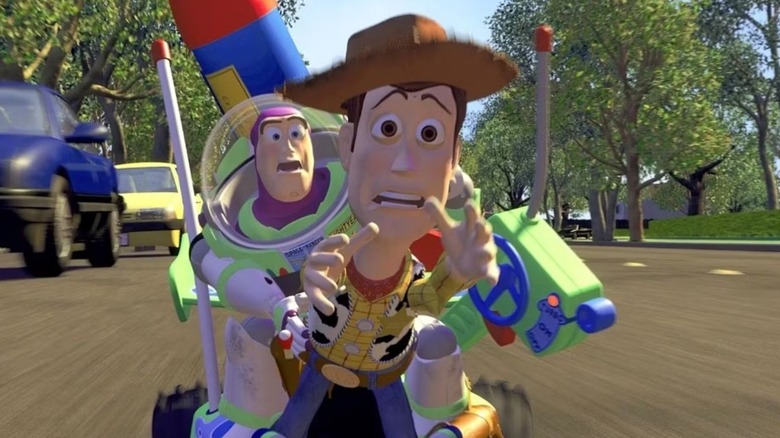 Woody tend la main dans la scène de poursuite culminante de 