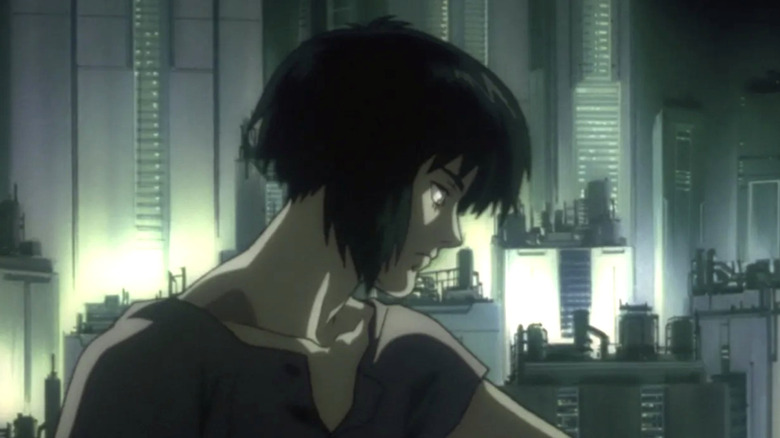 Motoko surplombe la ville 