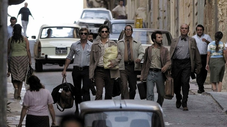 Les protagonistes de Munich marchant dans la rue (2005)