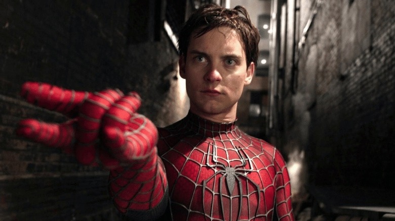 Spider-Man s'apprête à lancer une toile depuis son poignet