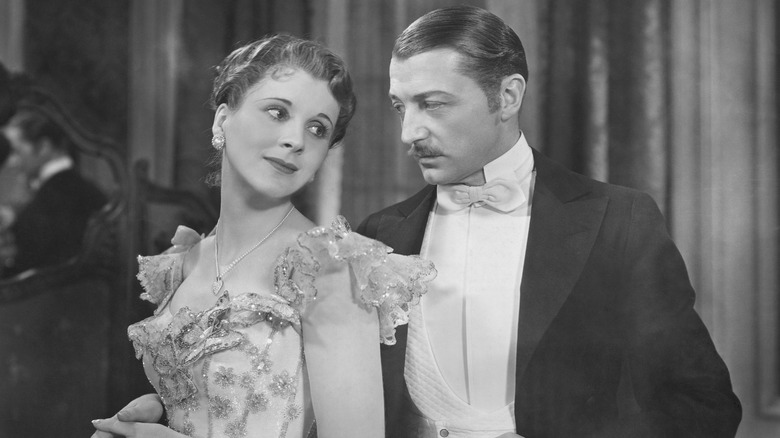 Jane et Robert Marryot se serrent les coudes dans Cavalcade (1933)