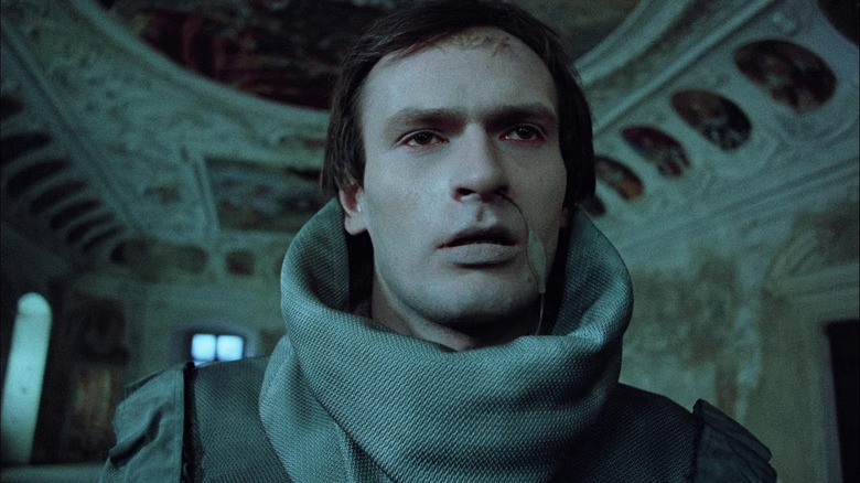 Marek dans un étrange domicile dans On the Silver Globe