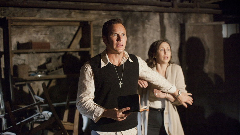 Ed et Lorraine Warren exécutent un exorcisme dans