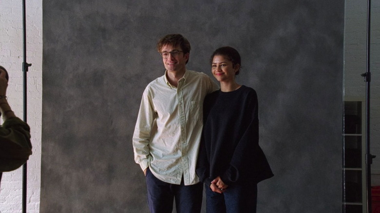 Emma et Charlie se font prendre en photos de mariage dans The Drama (2026)