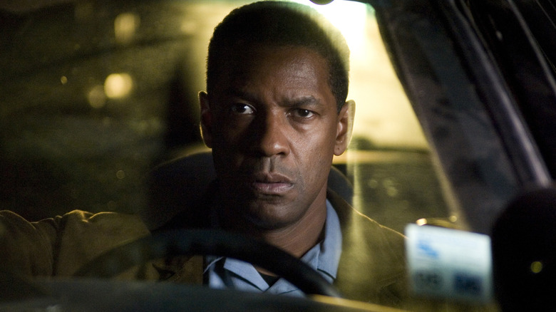 L'agent Doug Carlin au volant