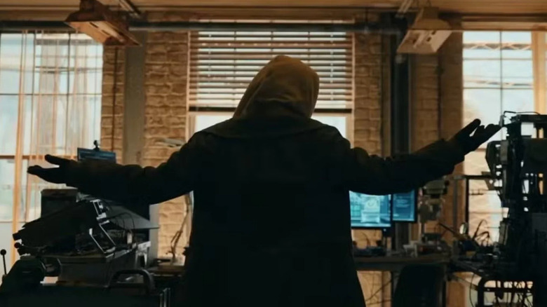 Le personnage de Sadie Sink lève les bras "Spider-Man : un tout nouveau jour" (2026)