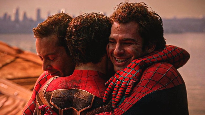 Les trois films Spider-Men s'embrassent dans Spider-Man : No Way Home (2021)
