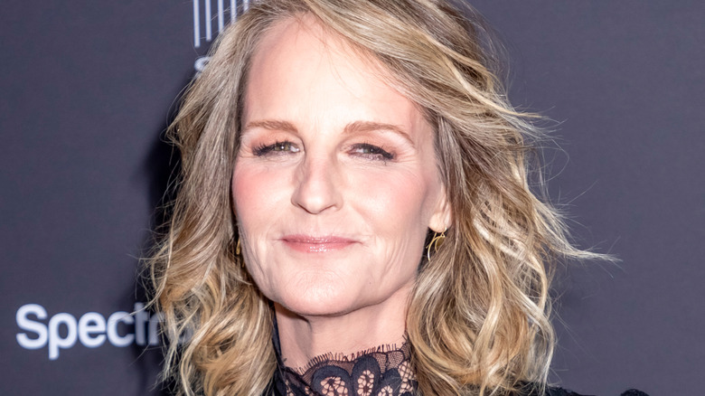 Helen Hunt souriant devant la caméra