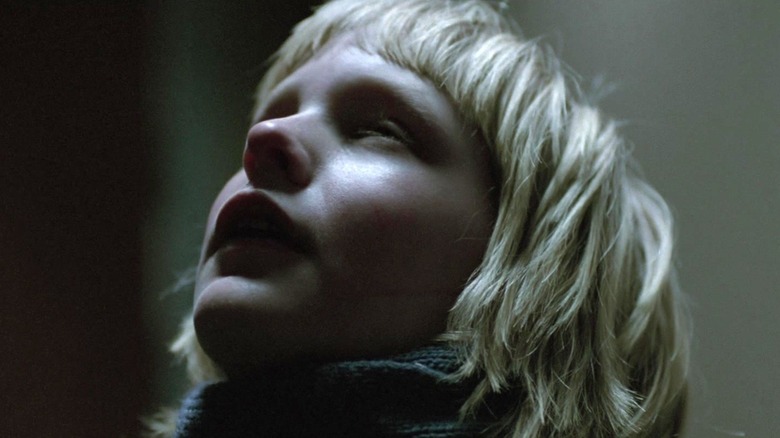Oskar ferme les yeux dans Let the Right One In