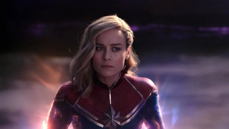 Captain Marvel volant dans l'espace dans The Marvels