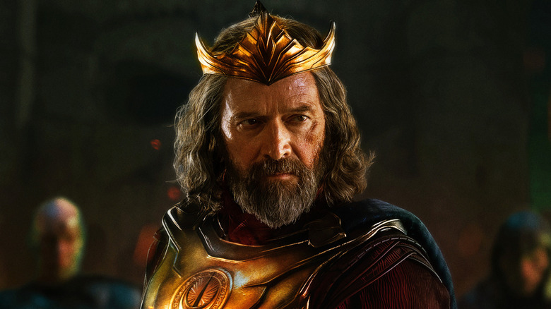 Le roi Randor portant une couronne et un plastron doré dans Les Maîtres de l'Univers