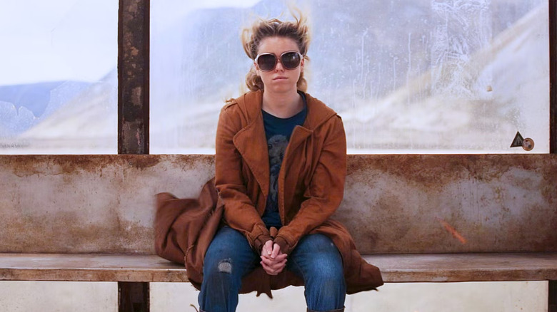Kara attend qu'un vaisseau spatial vienne la chercher dans Supergirl (2026)