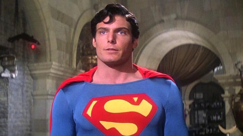 Superman portant son costume de super-héros dans Superman : Le Film
