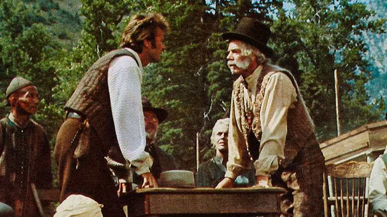 Pardner et Ben Rumsen s'affrontent autour d'une table 