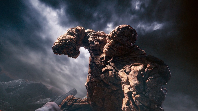 Ben Grimm/The Thing se prépare à déchaîner un coup de poing dans Fantastic Four (2015)