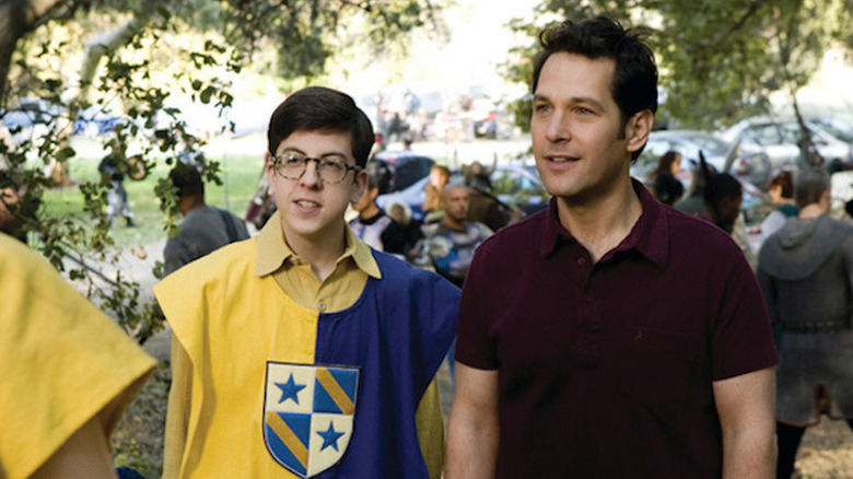 Danny avec Augie lors d'un événement LARP dans Role Models